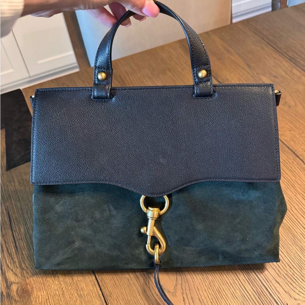 Elegant Black and Green Handbag